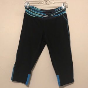 Lucy size medium blue knee length capri